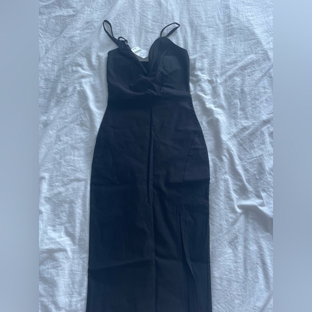 M Boutique Brand New Plunge Dress!! size Small - NWT!!!!